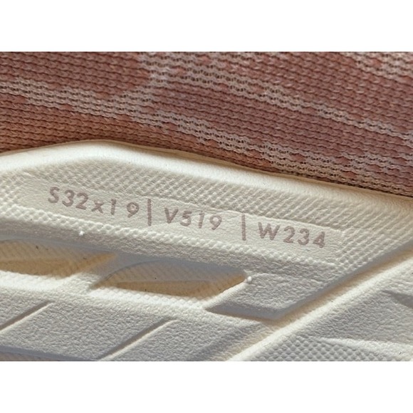 Hoka One One Women's Speedgoat 5 Trainers Cream/Sandstone Shoes NIB - Size 9.5B - Picture 14 of 16